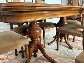 Comedor de madera con 6 sillas