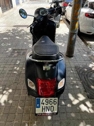 Vespa GTS 300 Super Negra