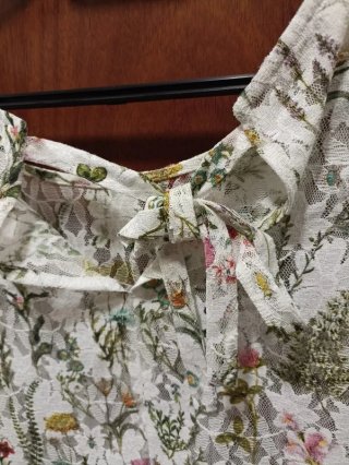 Blusa encaje floral Violeta by Mango XXL