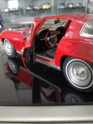 Chevrolet Corvette 1/18