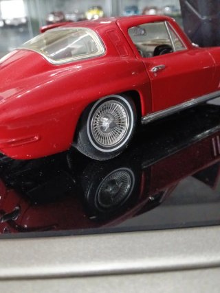 Chevrolet Corvette 1/18