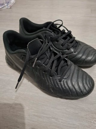 Zapatos de fútbol Nike negros