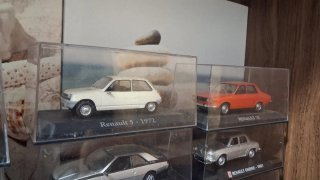 Lote 9 vehículos Renault. Escala 1:43