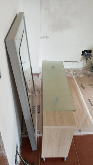 Mueble de entrada con espejo