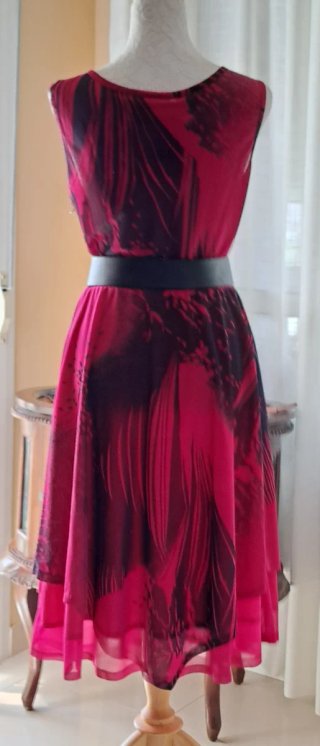 Vestido de fiesta rojo y negro