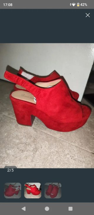 Zapatos de tacón rojos