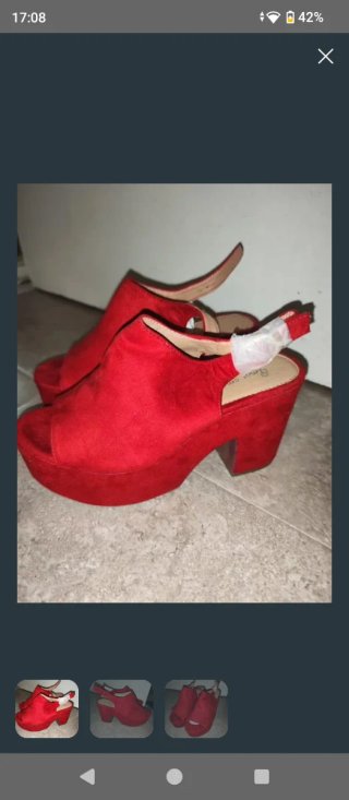 Zapatos de tacón rojos