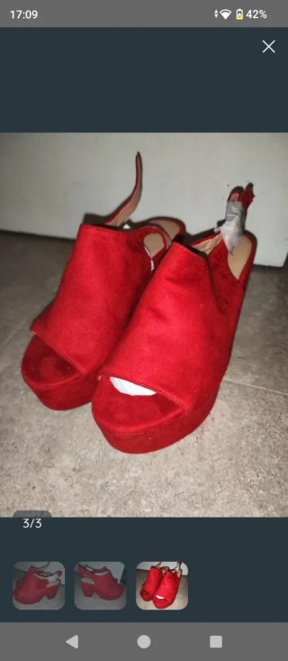 Zapatos de tacón rojos