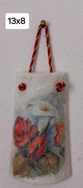 Tegola in coccio decorata con fiori