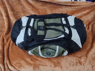 Bolsa de viaje deportiva negra y verde