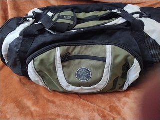 Bolsa de viaje deportiva negra y verde