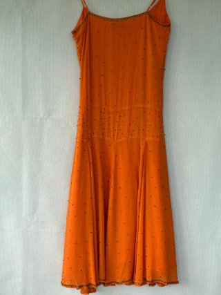 Vestido naranja tirantes con falda vuelo