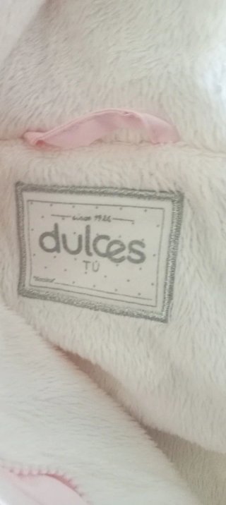 Buzo rosa para bebé con capucha