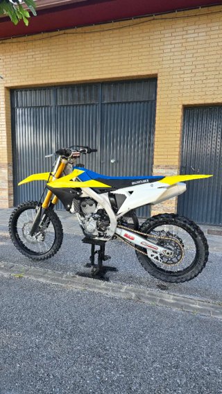 Suzuki RMZ 250 Motocross