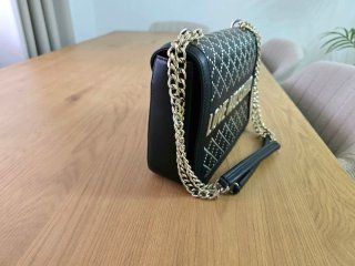 Borsa Love Moschino nera con dettagli oro