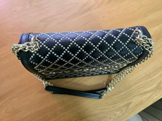 Borsa Love Moschino nera con dettagli oro