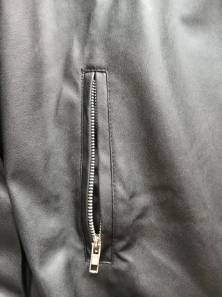 Chaqueta efecto piel negra