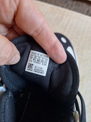 Zapatillas Adidas Harden Negras y Blancas