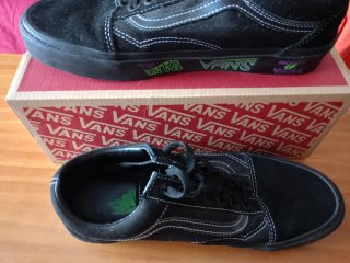Zapatillas Vans Old Skool Negras con Detalles Verd
