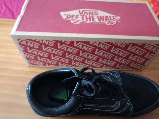 Zapatillas Vans Old Skool Negras con Detalles Verd