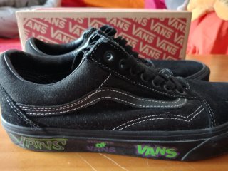 Zapatillas Vans Old Skool Negras con Detalles Verd