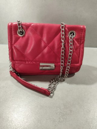 Bolso rojo acolchado Stradivarius