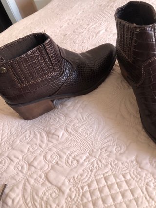 Botines de piel marrones