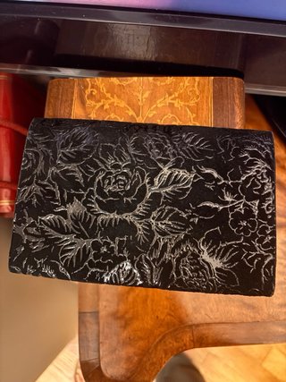 Portafoglio Fendi nero con rose