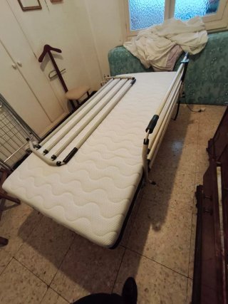 Cama articulada eléctrica geriátrica con barandill