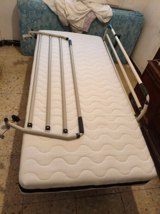 Cama articulada eléctrica geriátrica con barandill