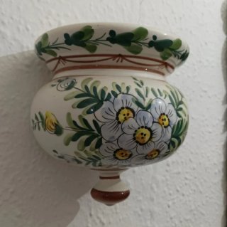 Dos floreros de pared cerámica azul y blanco