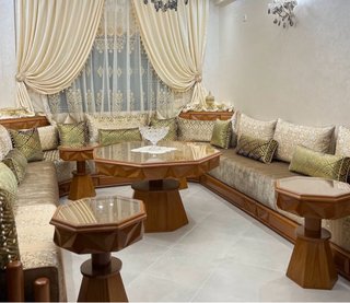 Salón Marroquí: Sofá, Mesas y Cojines