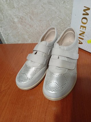 Scarpe donna 36 nuove argento con strappo Vedi fot