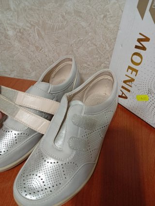 Scarpe donna 36 nuove argento con strappo Vedi fot