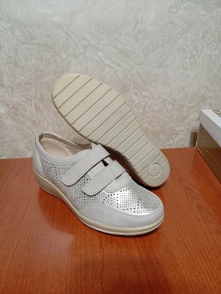 Scarpe donna 36 nuove argento con strappo Vedi fot