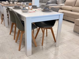 MESA DE COMEDOR DE MADERA - NUEVA