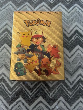 Reloj y cartas Pokémon