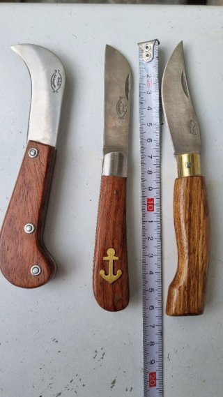 Lotto 3 coltelli pieghevoli legno
