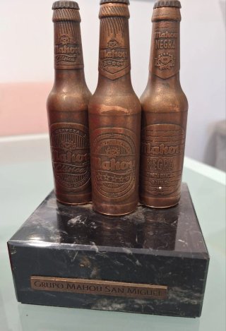 Trofeo 3 bottiglie di birra Mahou San Miguel