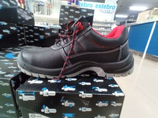 BOTAS DE TRABAJO, VARIOS MODELOS Y TALLAS