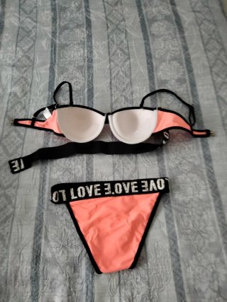 Costume da bagno bikini rosa con scritte