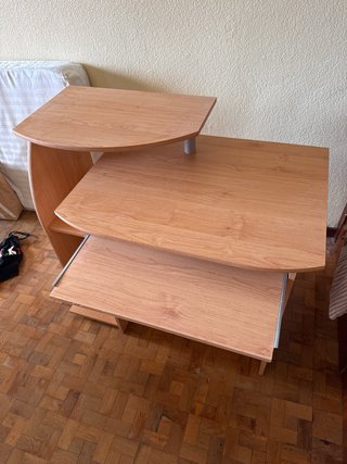 Escritorio madera con bandeja retráctil