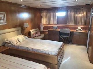Yate Doqueve Majesty 80