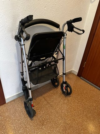 Andador con asiento para adultos