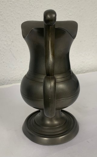 Jarra de estaño antigua