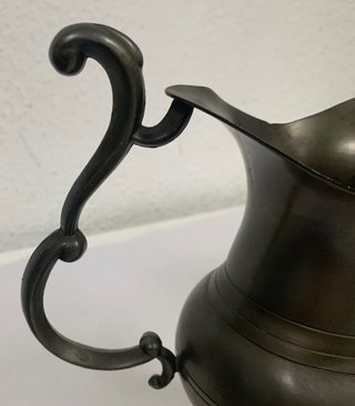 Jarra de estaño antigua