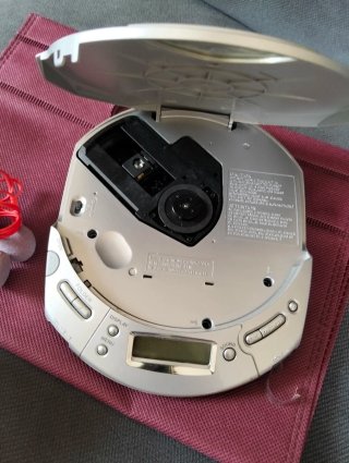 Lettore CD Sony Walkman MP3 G-Protection e cuffie