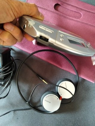 Lettore CD Sony Walkman MP3 G-Protection e cuffie