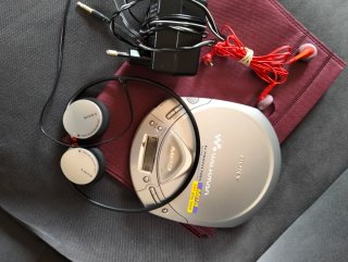 Lettore CD Sony Walkman MP3 G-Protection e cuffie