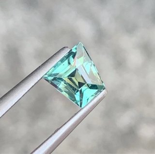 Zafiro Natural Blue Green 0,80 ct VVS Madagascar